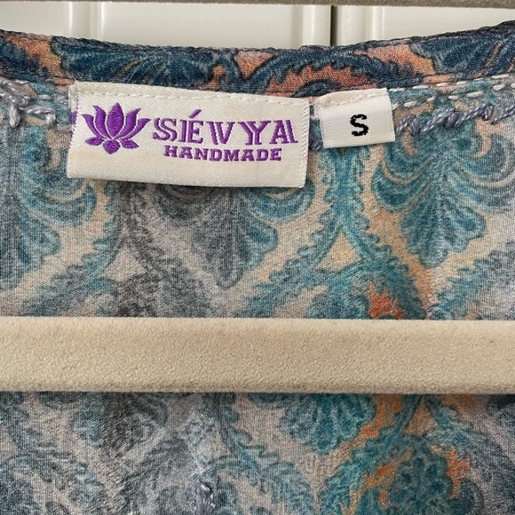 Silk top - Picture 2 of 2